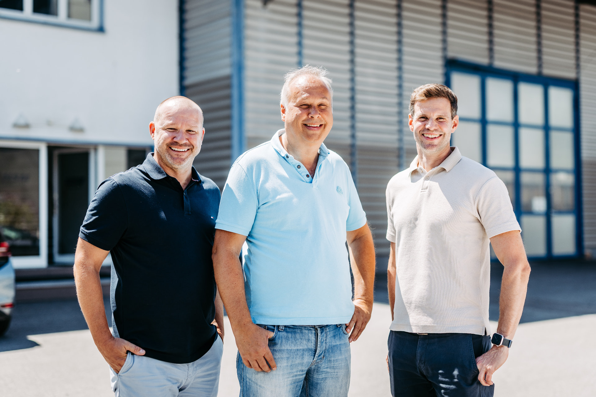 Das REFEX-Team vor dem Firmengebäude